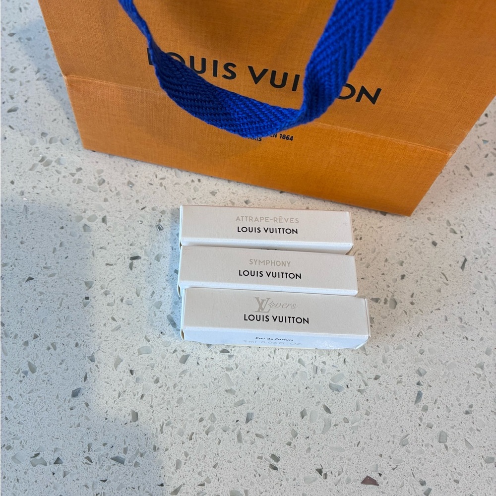 Louis Vuitton Eau de Parfum with Orange Bag
Brand New, Never opened. Box set too